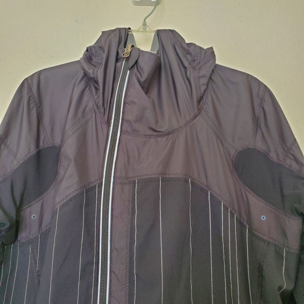 Lululemon Women's Run: Get Up And Glow Jacket Reflective 360 Black Sz 6 Full Zip - Picture 2 of 16